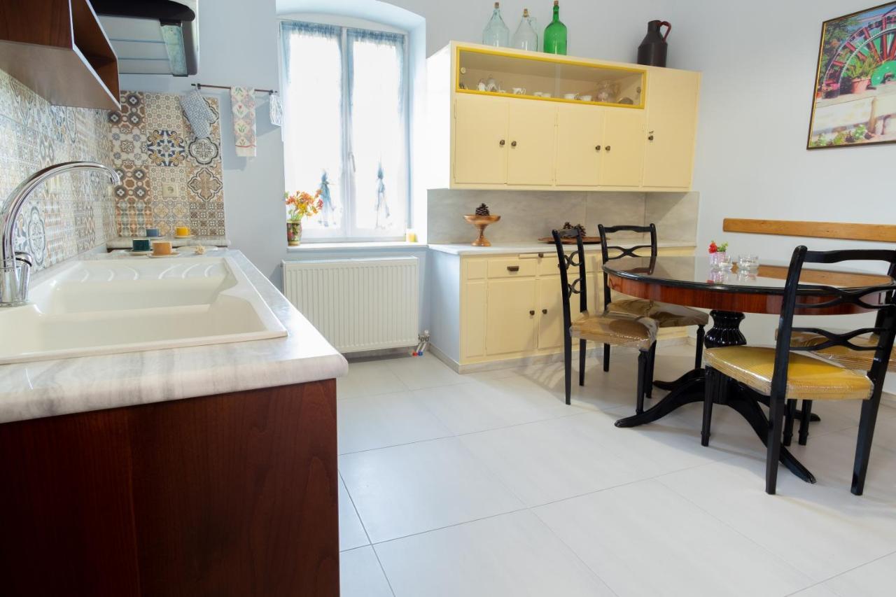 Mansion Argyrakiko - 3 Bedroom House In Kampos Chios Town